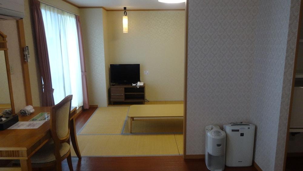 Hotel Castlevillage Miyakojima Exterior photo