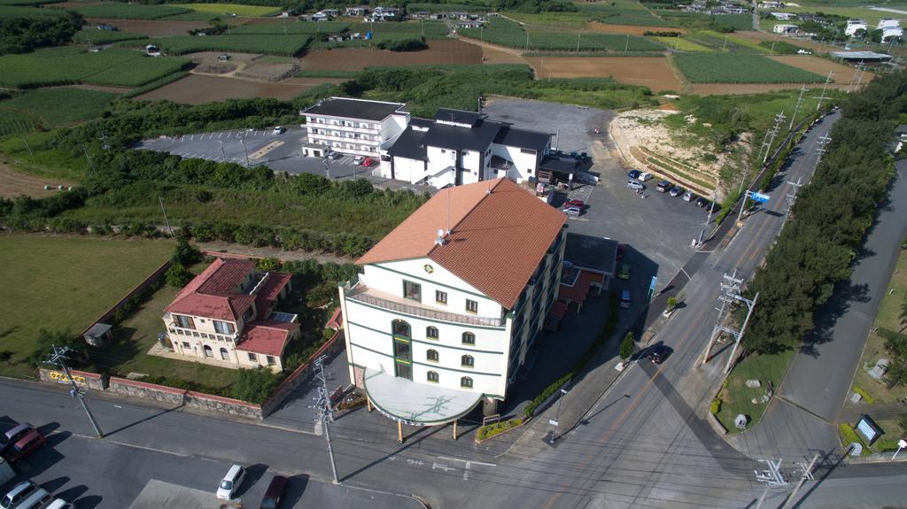 Hotel Castlevillage Miyakojima Exterior photo