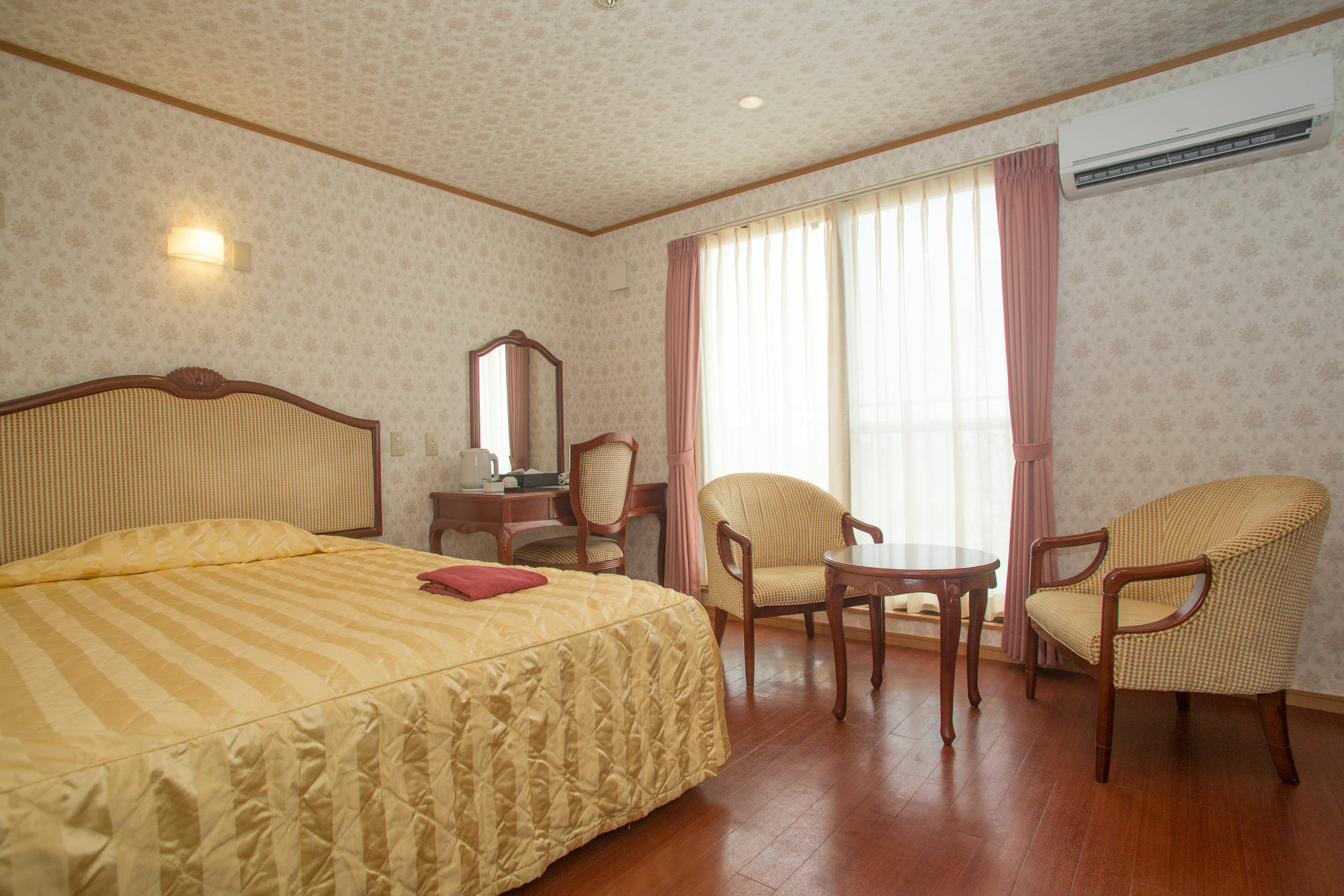 Hotel Castlevillage Miyakojima Exterior photo